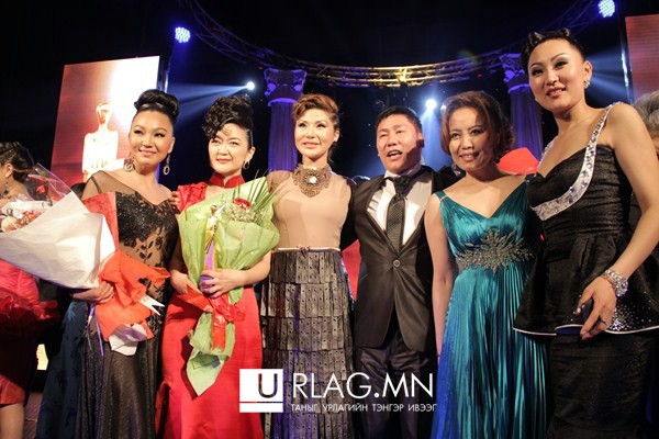 “Гэгээн Муза X” наадмын эрхэмсэг хатагтай нар